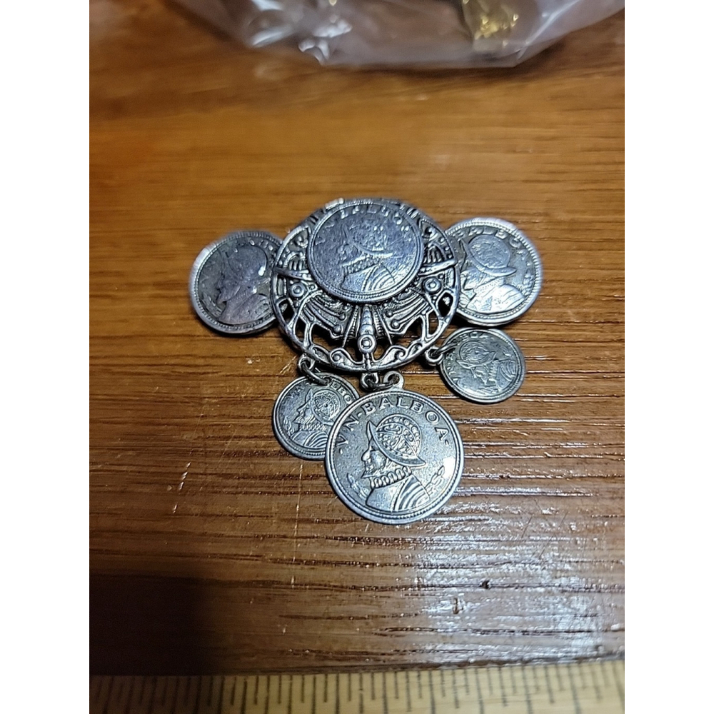 Vintage VN Balboa coin medallion hanging‎ brooch